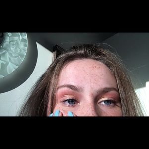 Meet your Posher, Larissa